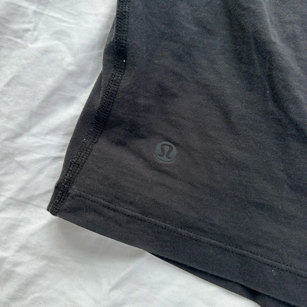 Lululemon T-Shirt in Size 4 - Picture 5 of 5